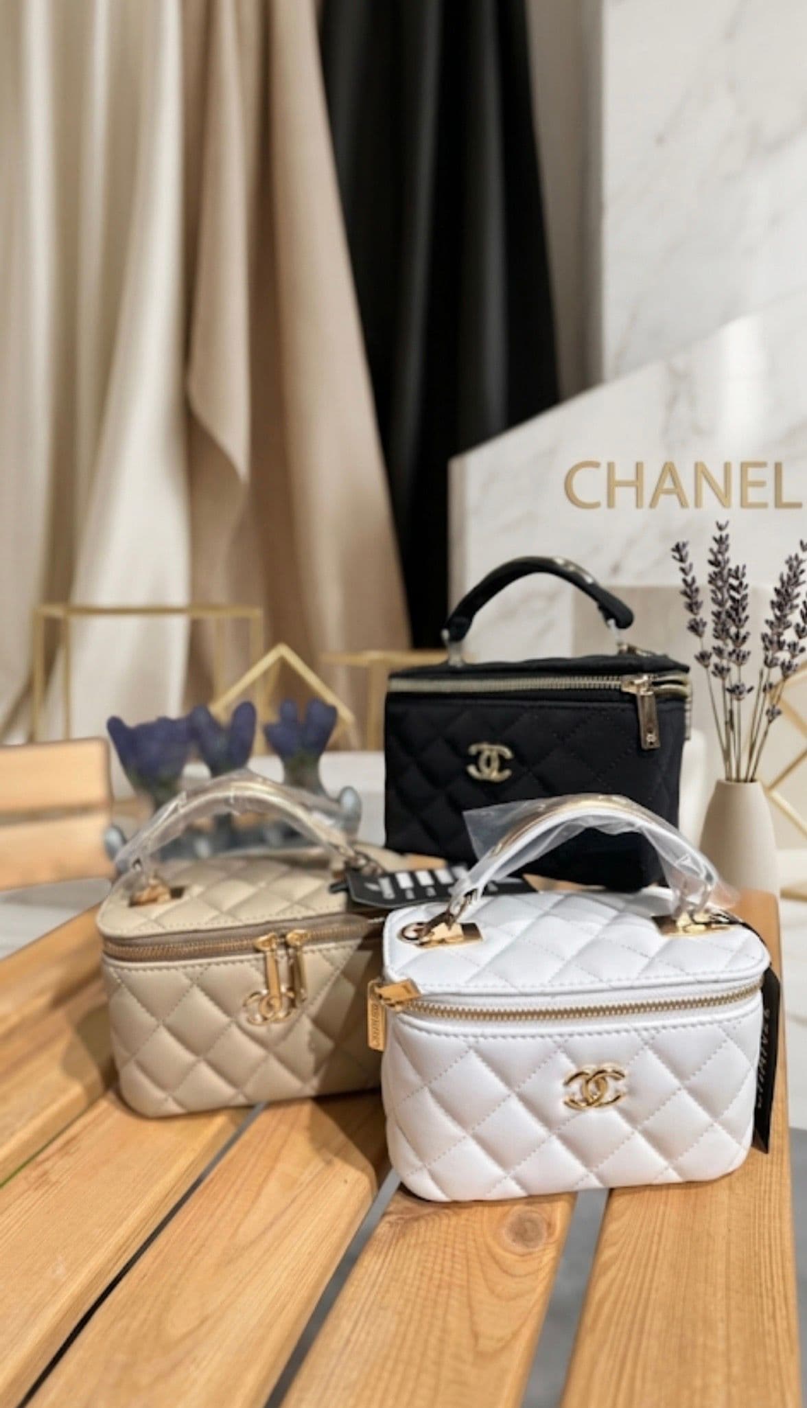 Chanel Üstten saplı klasik makyaj çantası